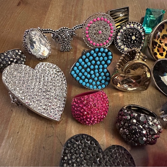 Statement Ring Set costume Jewelry Hearts Bling Crystals Pink Black White Blue - Picture 3 of 10